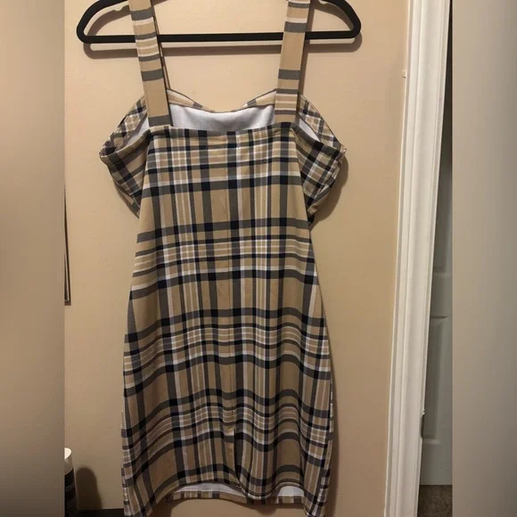 Elegant Plaid Dress - Picture 3 of 5